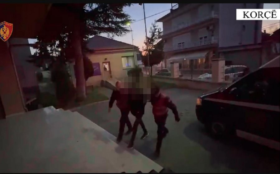 VIDEO/ Plagosi me thikë 27-vjeçarin, arrestohet 19-vjeçari në Korçë