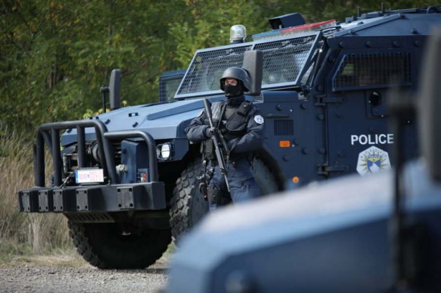 Sulmohet me armë zjarri makina e policisë në veri të Kosovës