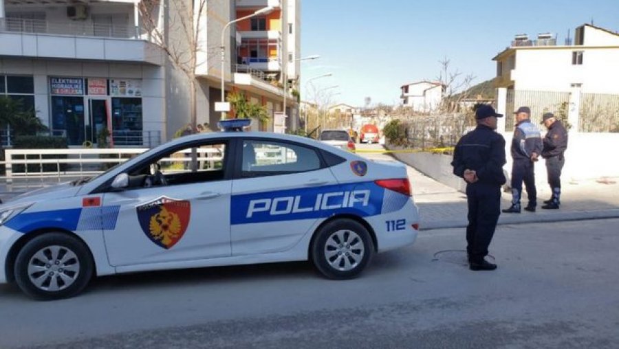Kërcënoi me thikë dy gra, shpallet në kërkim 47 - vjeçari në Vlorë
