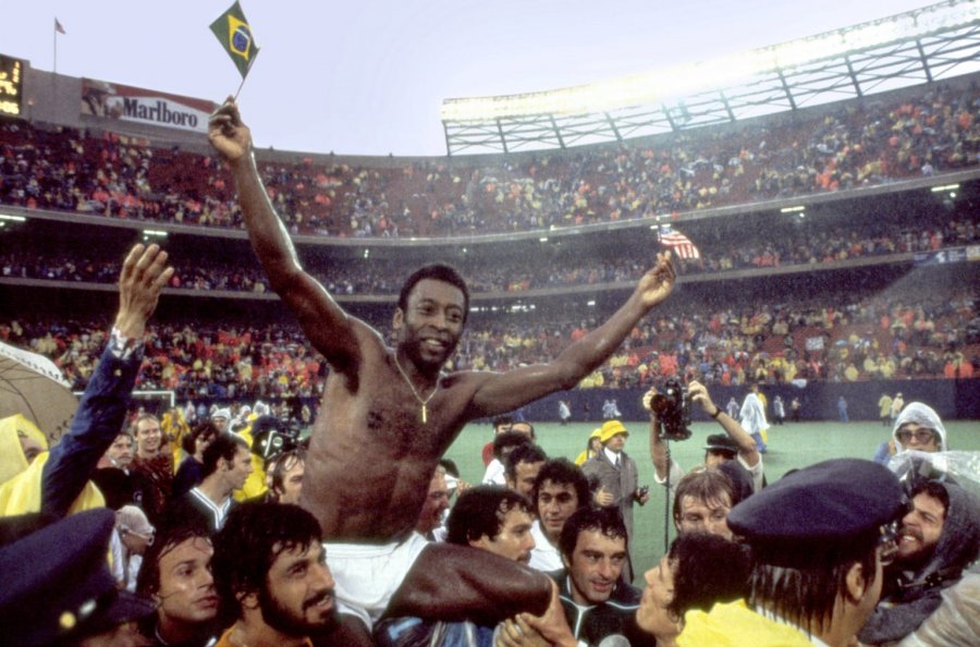 Shuarja e një ylli/ Kush ishte Pele, futbollisti më i madh i të gjitha kohërave, që fitoi tre Kupa Bote