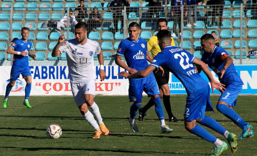  Jo vetëm Tirana, FIFA bllokon edhe merkaton e dy klubeve të tjera të Superiores