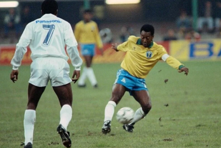 A e dini: Në moshën 46-vjeçare, Pele donte të luante në Kupën e Botës kundër Maradonës
