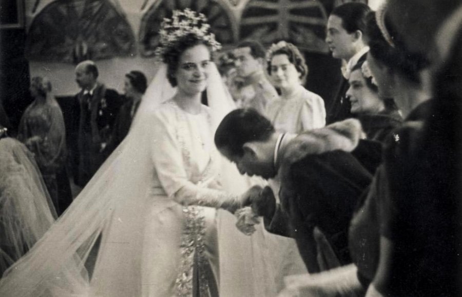Më 30 dhjetor 1937, kontesha Geraldina Appony erdhi për herë të parë në Shqipëri.