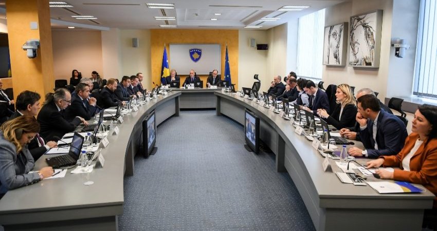 Kurti mbledh sot ministrat në Qeverinë e Kosovës