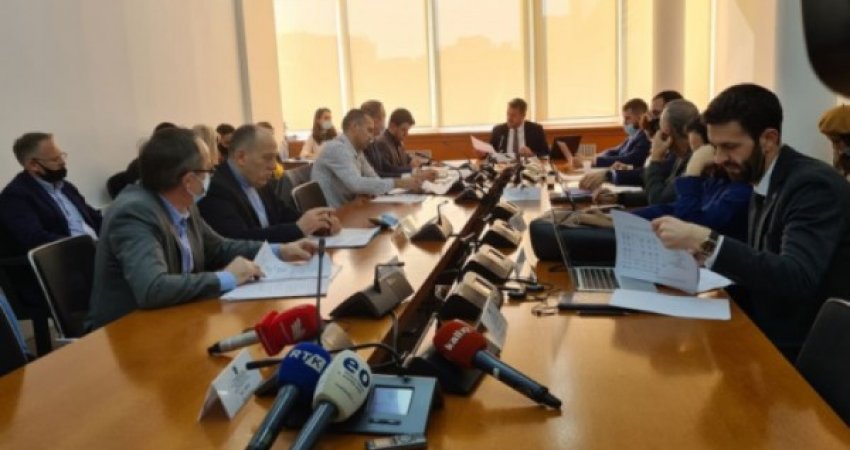 Bordi evidenton parregullsi në RTK, në Komisionin për Buxhet pozitë e opozitë përplasen për skemën programore