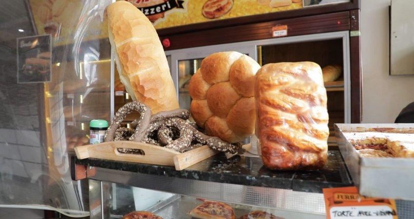 'Qysh më i thanë fëmijës mos ha babit shumë bukë' Qytetarët të brengosur për paralajmërimin e rritjes së çmimit të bukës