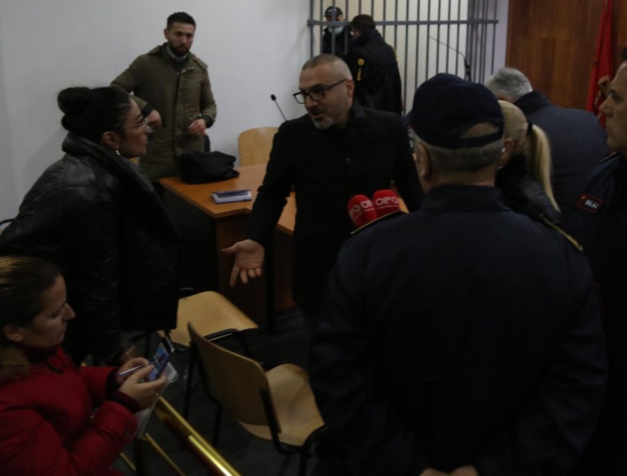 FOTO/ Saimir Tahiri dënohet me 3 vite e 4 muaj burg