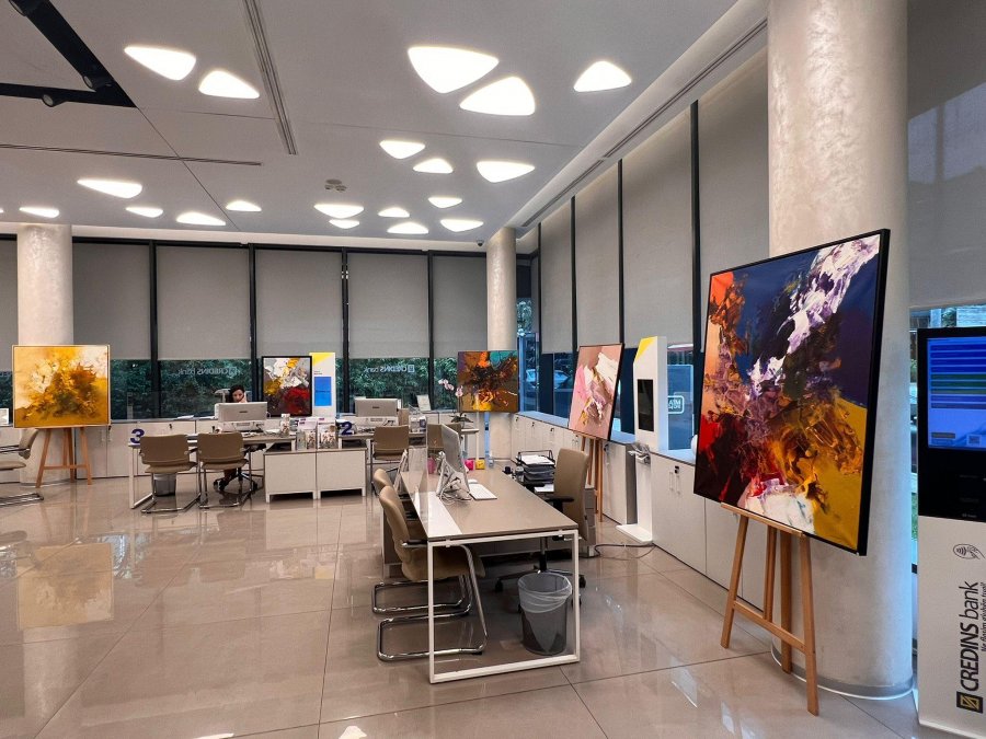 Credins bank vazhdon t’i shndërrojë ambientet e saja në ekspozita artistike