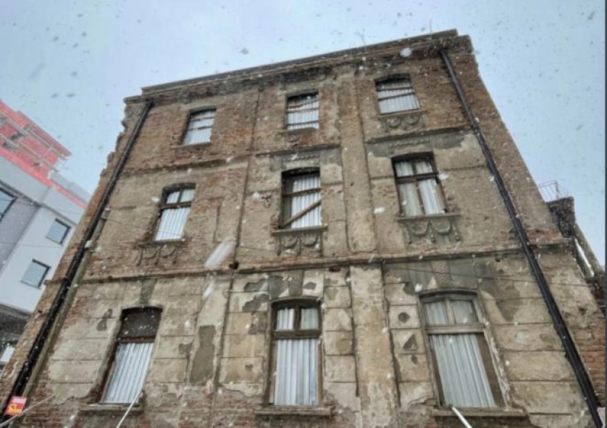 'Bashkëpunëtor i nazistëve': Pezullohet projekti për restaurimin e shtëpisë së Xhafer Devës