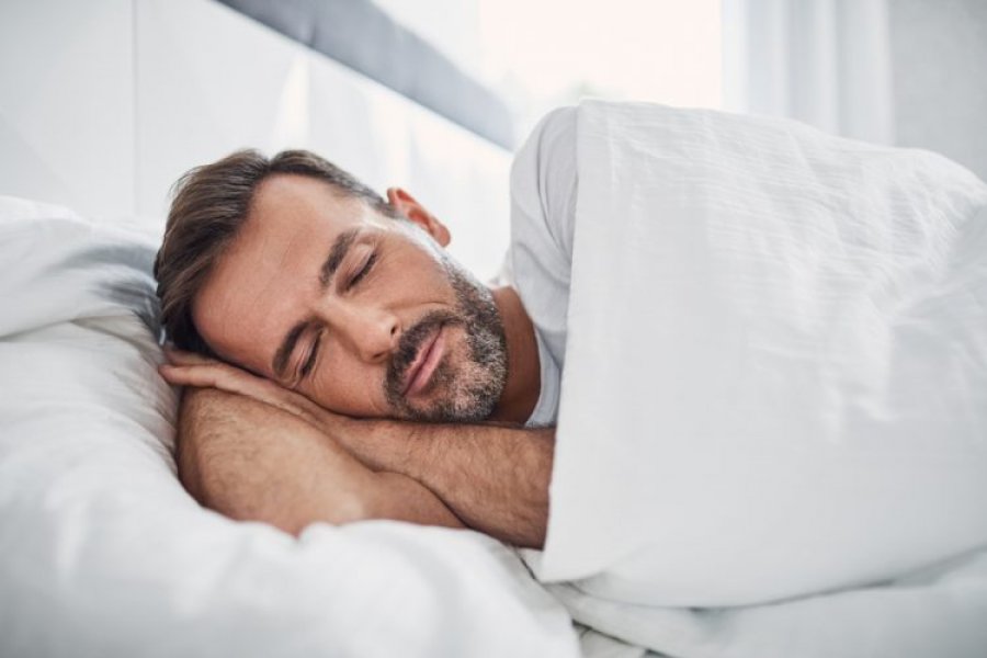 Hulumtimi: Pozicioni i gjumit që mund të zvogëlojë rrezikun e demencës