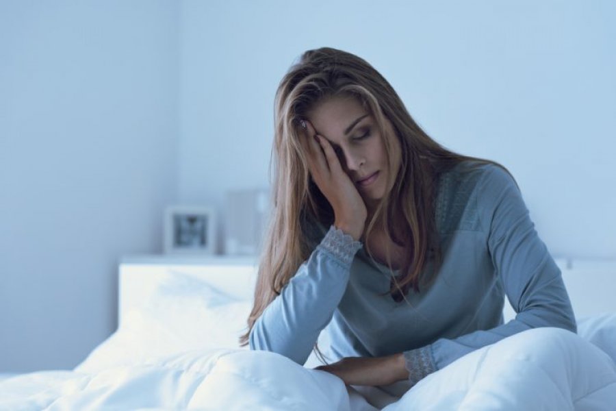 Ekspertët shpjegojnë se si mungesa e gjumit dobëson imunitetin