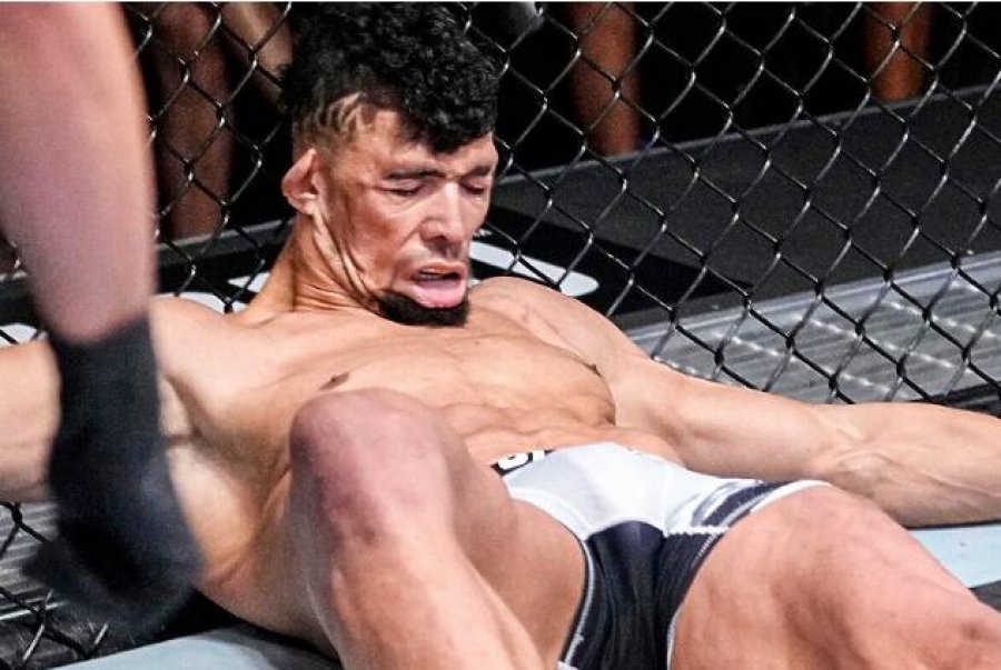 VIDEO/ Luftëtari i UFC-së 'vë në gjumë' rivalin me nokautin e tmerrshëm, pamja e fytyrës zbulon forcën e goditjes