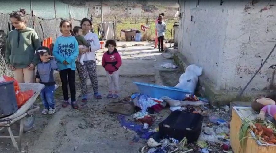 SYRI TV/ Komunitetit rom në Dimal, as ndihmë ekonomike, as infrastrukturë: Skamja po i lë dhe fëmijët pa arsim