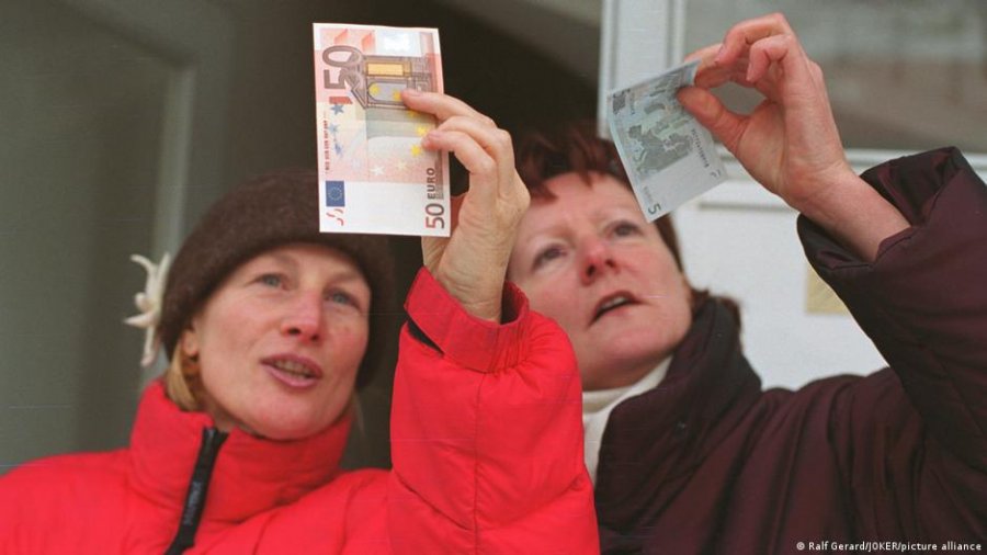Euro mbush 20 vjeç, monedha që i dha fund dominimit të dollarit