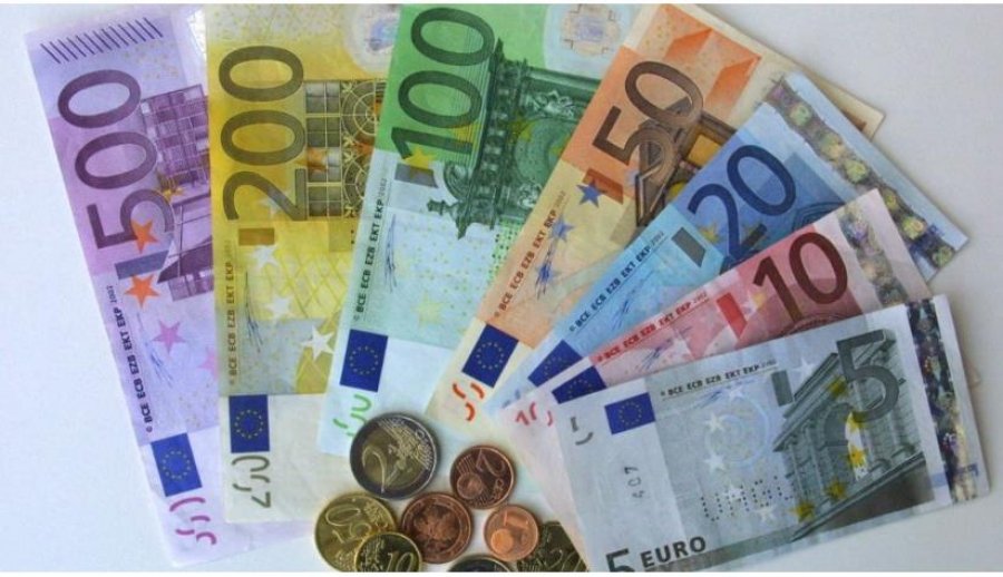 Për çfarë i shpenzojnë paratë shqiptarët, në krahasim me europianët