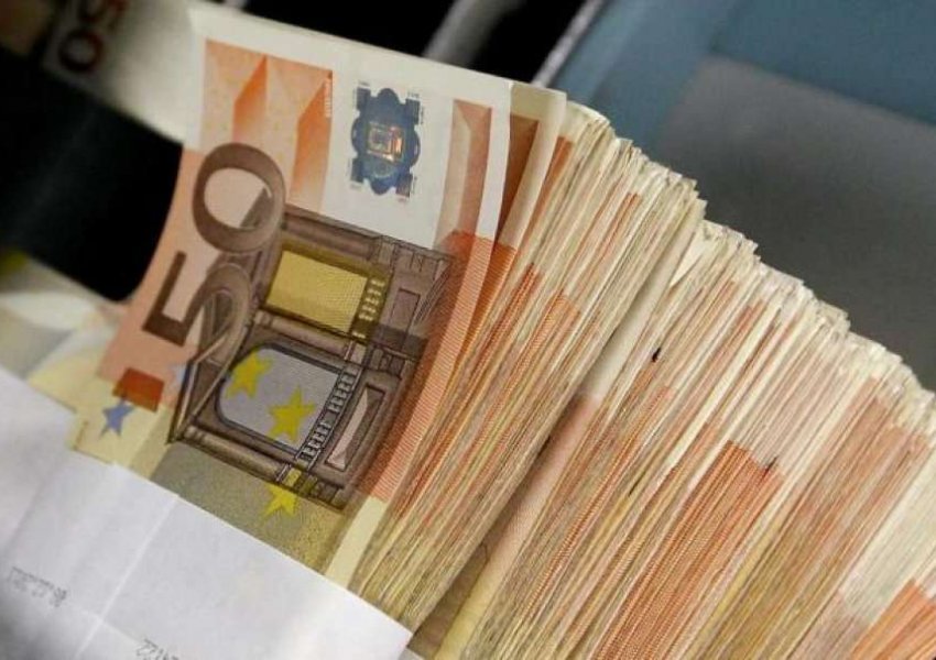 ‘Rënie pikiatë gjatë 2021’/ Euro arriti nivelin më të ulët në dhjetor