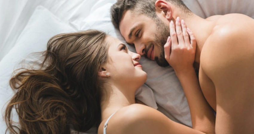 Seks në mëngjes apo në mbrëmje, ja çka propozojnë ekspertët