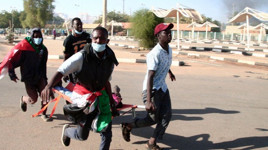 Grusht shteti në Sudan: Kryeministri Abdalla Hamdok jep dorëheqjen pas protestave masive
