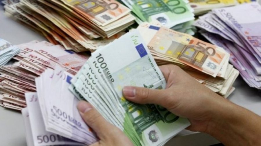 Për çfarë i shpenzojnë paratë shqiptarët, në krahasim me europianët