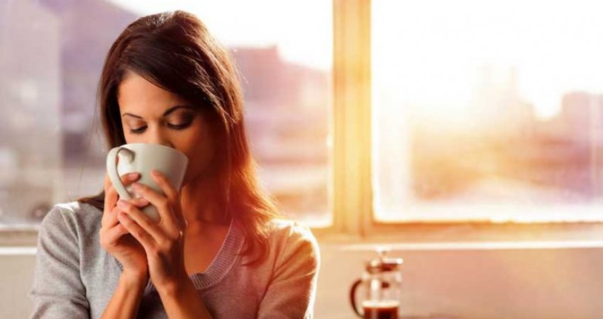 Mos pini kafe 30 minuta para ose pas vaktit tuaj, ju po e dëmtoni seriozisht shëndetin