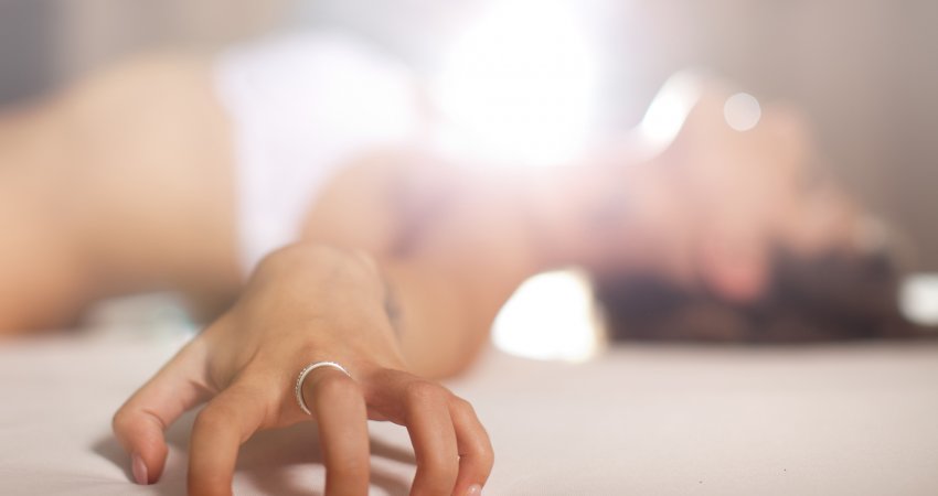 Zbuloni 4 pozicionet seksuale të cilat ofrojnë orgazmë që rrallë ndonjë grua e përjeton