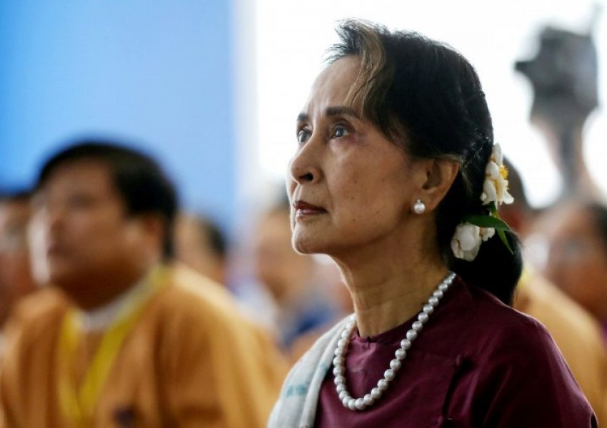 Gjykata në Mianmar dënoi Aung San Suu Kyi me katër vjet të tjera burg