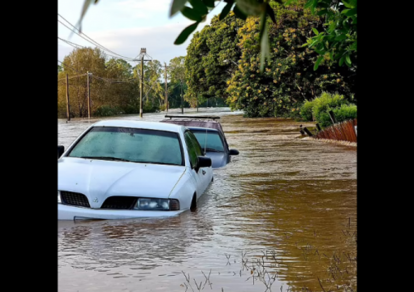 Dy të vdekur e një e zhdukur nga vërshimet në Australi