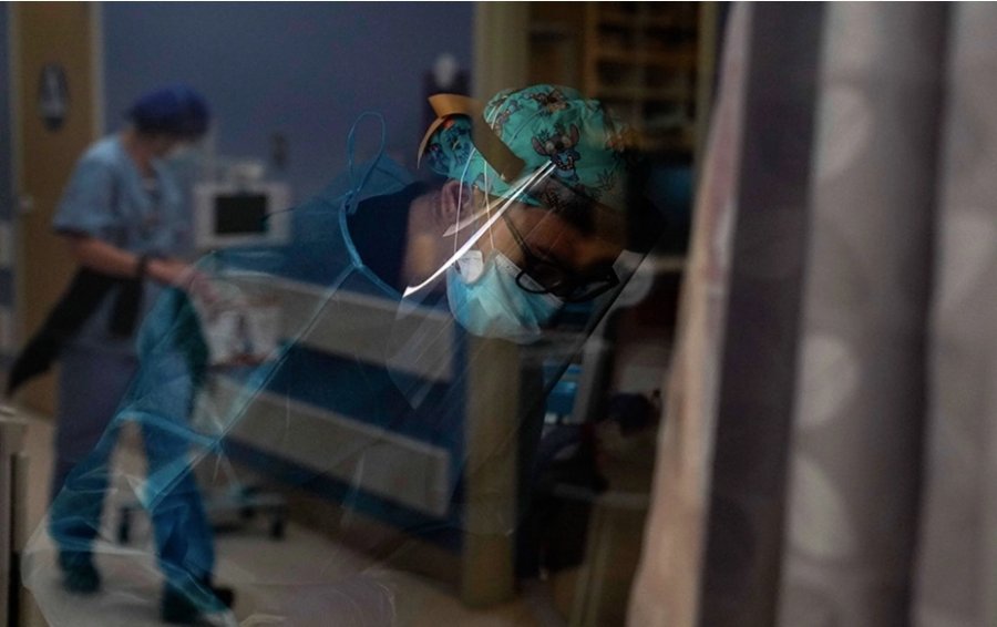 Athinë, mjekët privatë që do të ndihmojnë me pandeminë fillojnë punën në spitale