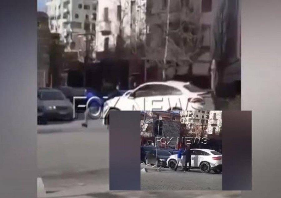 VIDEO/ I riu me ‘Benz GLE’ tenton ta shtypë, djali me thikë në dorë i kthehet dhe e godet nga xhami