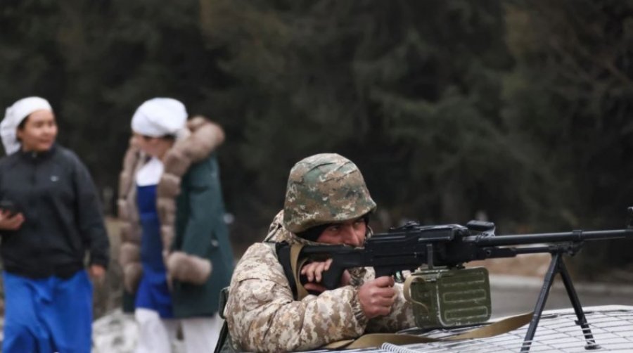 Trupat ruse tërhiqen nga Kazakistani
