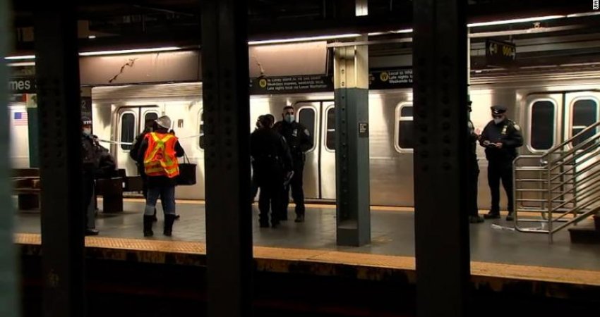 Policia e New York-ut arreston një person që dyshohet se shtyu një grua aziatike para trenit