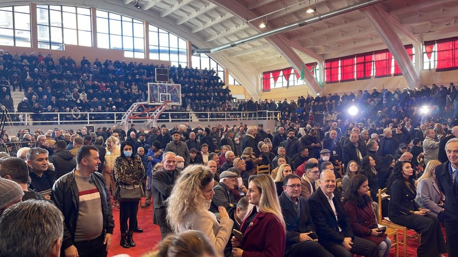 VIDEO/ Sali Berisha në Shkodër, mbushet plot Pallati i Sportit