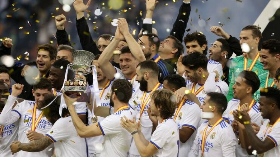 Florentino Perez i lumtur për Superkupën: Reali po hyn në një epokë të re