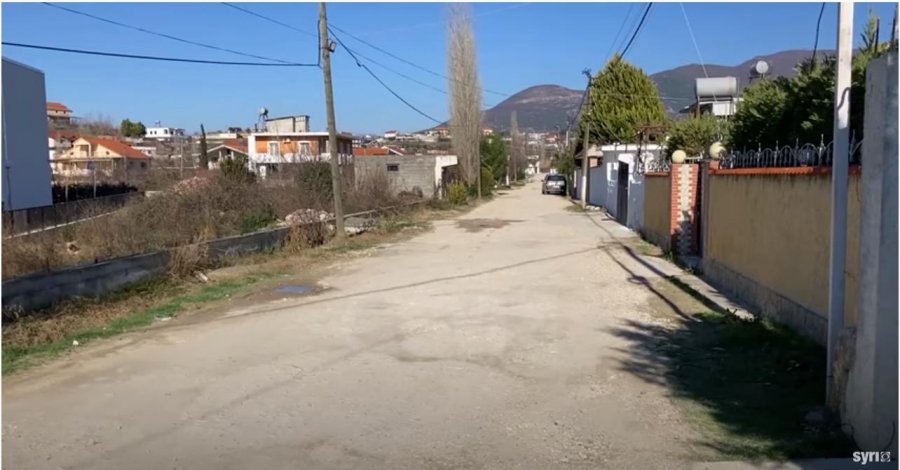 Rrugët në Kurbin të degraduara, banorët: Amortizimi i tyre na penalizon 