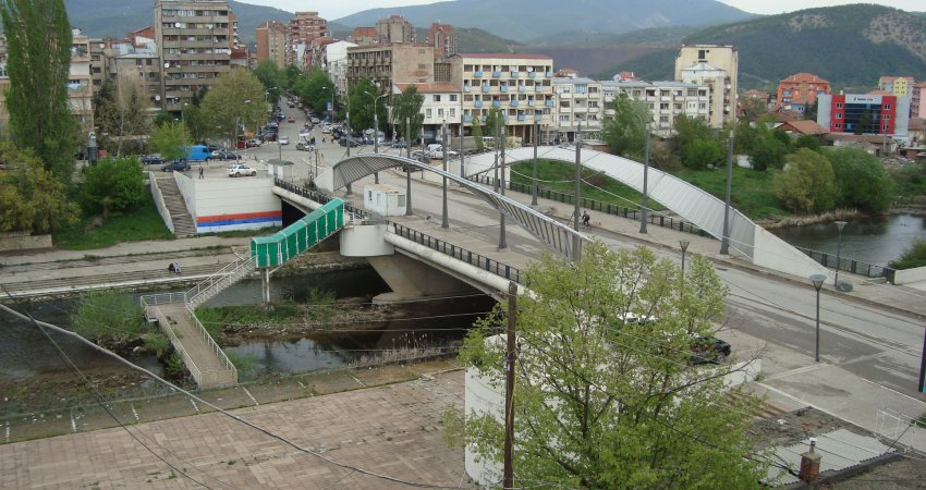 Në qytetin e Mitrovicës shitësit largohen nga trotuaret