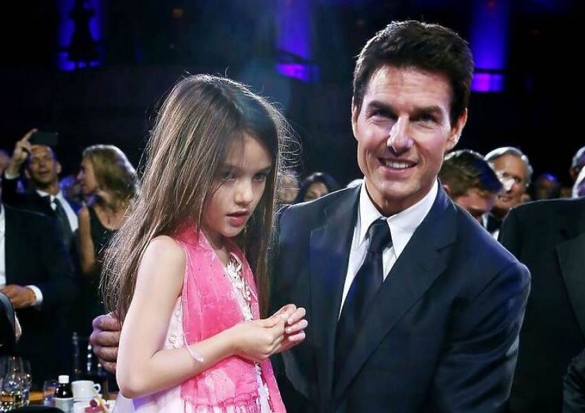 Dhjetë vjet nuk e ka parë të atin, vajza e Tom Cruise është shndërruar në një bukuroshe të vërtetë 