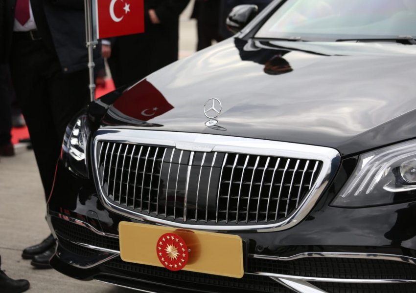 FOTO/ Erdogan sjell makinën Maybach edhe pse do qëndrojë disa orë