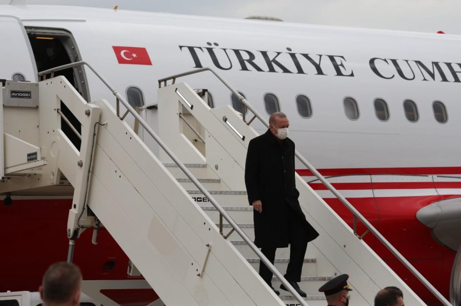 Erdogan në Shqipëri/ Vizita që u ‘eklipsua’ nga dy pyetje gazetarësh