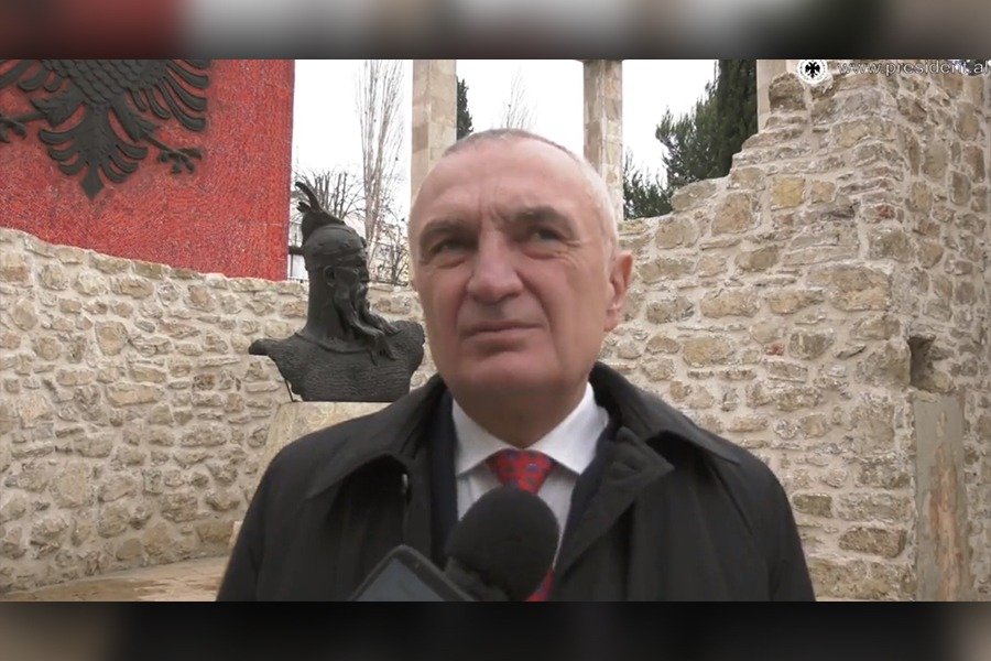 President Meta pays homage to Skanderbeg Memorial only a few kilometers away from Turkish President Erdogan