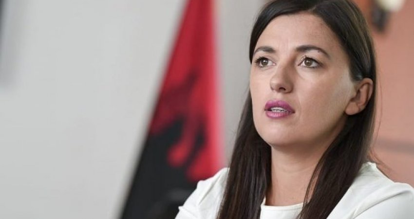 Përgjimi i publikuar i Albulena Haxhiut, reagon asistentja e ministres