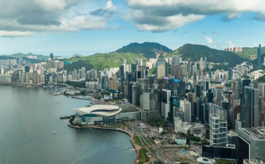Policia e Hong Kongut akuzon dy ish-ekuipazhe ajrore për rregullat e Covid