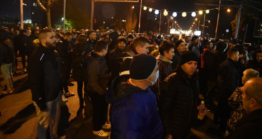 Protestë para qeverisë në Mal të Zi, kërkohet largimi i Abazoviqit 