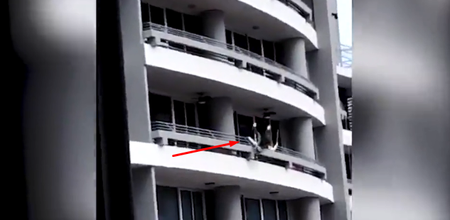 Bie nga kati i 27-të i ndërtesës, ishte duke bërë selfie