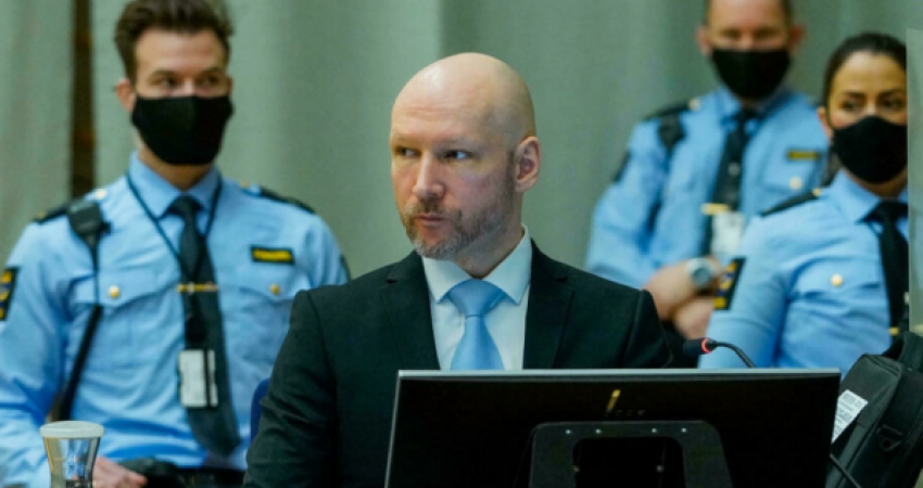 A ka ndryshuar sulmuesi Breivik, një dekadë pas krimit? Flet psikiatrja