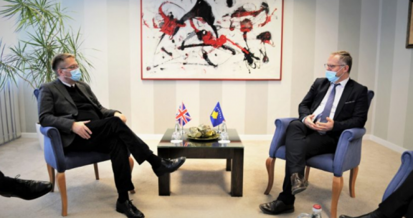 Bislimi takohet me ambasadorin Abbott, flasin për energjinë dhe ekonominë