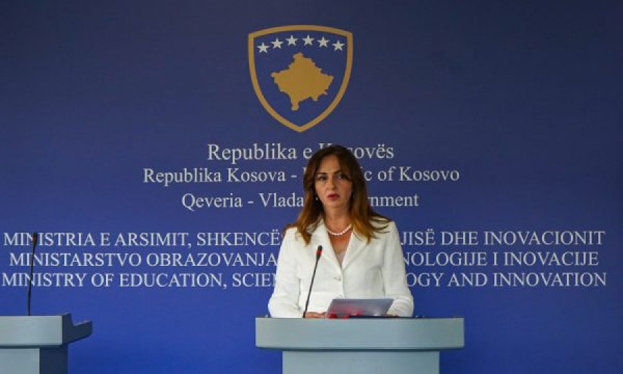 Edhe Kosova reagon për vogëlushen me aftësi të kufizuara që s'u pranua në shkollë, ministria merr masa