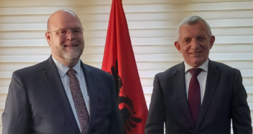 Ambasadori Minxhozi dhe Hovenier flasin për zhvillimet politike në Kosovë