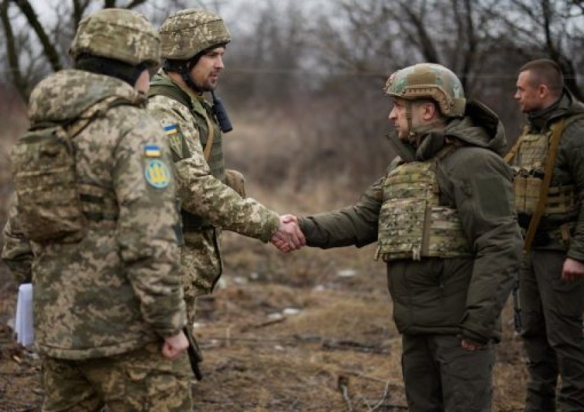 Ukraina: Rusia po rekruton mercenarë dhe po dërgon armë në Ukrainën lindore