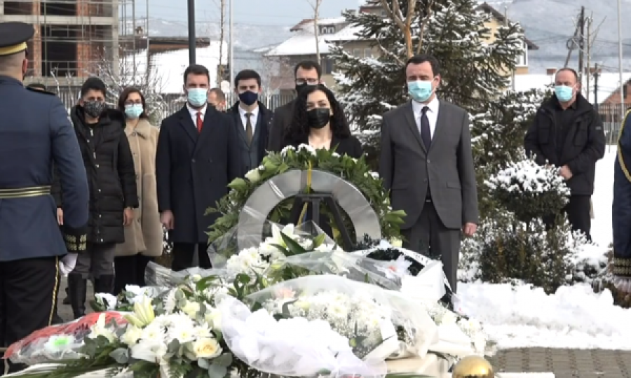 Osmani e Kurti bëjnë homazhe te varri i presidentit Rugova: Arriti ta bëjë bashkë popullin e Kosovës