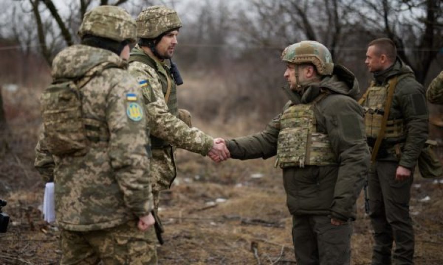Ukraina: Rusia po rekruton mercenarë dhe po dërgon armë në Ukrainën lindore
